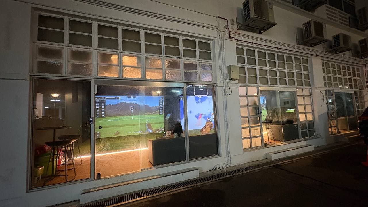 Sneaky18 24/7 Booking
